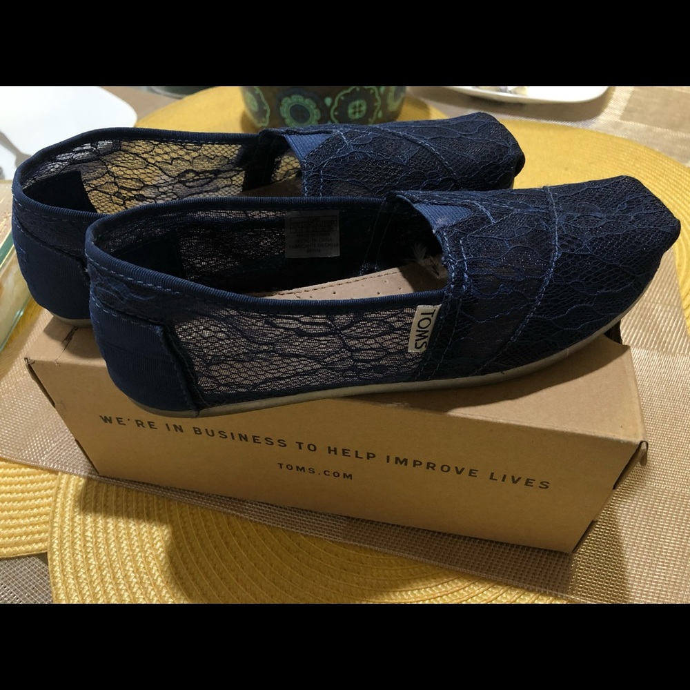 TOMS - Picture 3 of 7